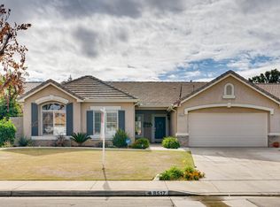 8517 Harbor Club Dr, Bakersfield, CA 93312