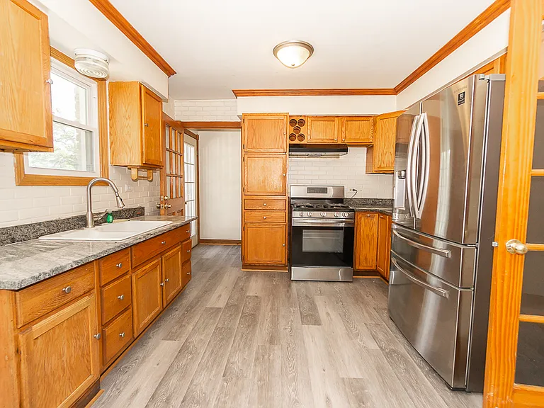 649 S Wisconsin Ave — Photo 5