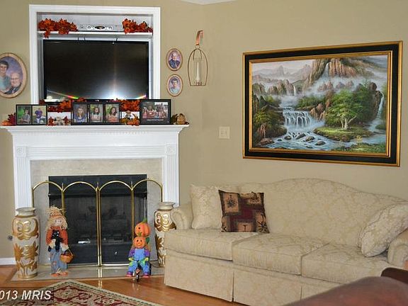 3rd image of 13 S Pointe Ln