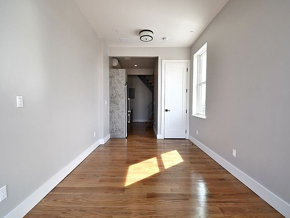 4th image of 1409 Bryant Ave #4
