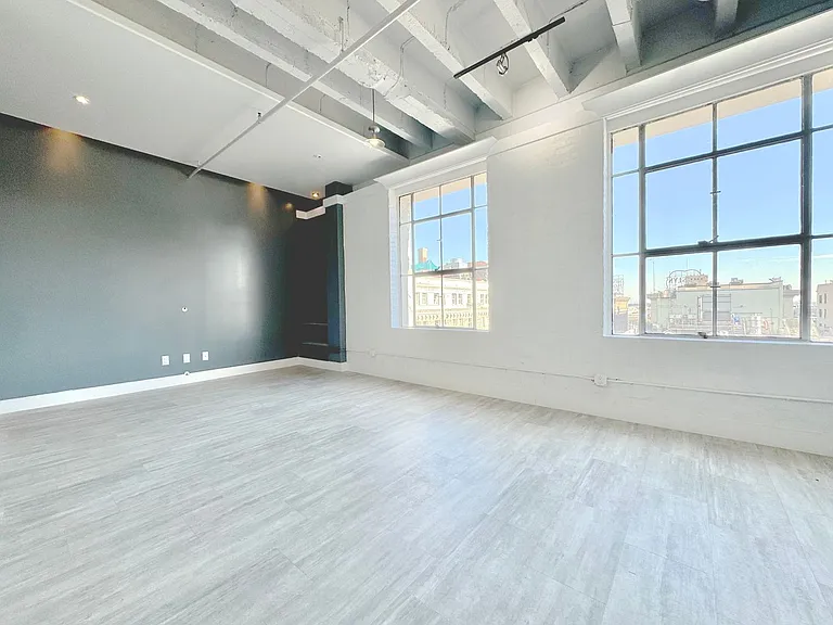 312 W 5th St #1117 — Photo 11