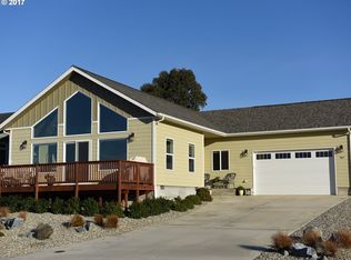 0947 Hailey Ln, Bandon, OR 97411