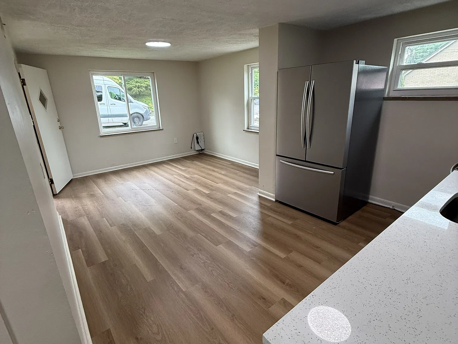3 bed, $1,500 — Photo 3