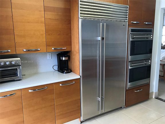 5th image of 18151 NE 31st Ct APT 817