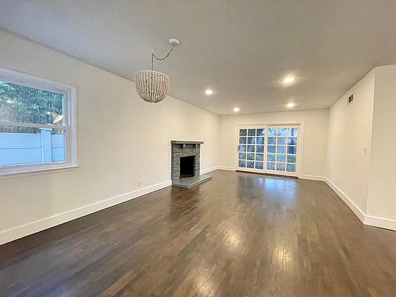 5th image of 700 Valita St