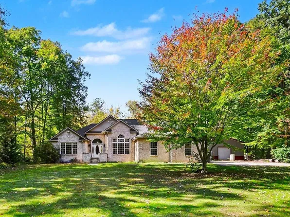 341 Nolan Rd, Wales, MI 48027