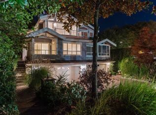 2517 Marine Dr, West Vancouver, BC V7V1L5