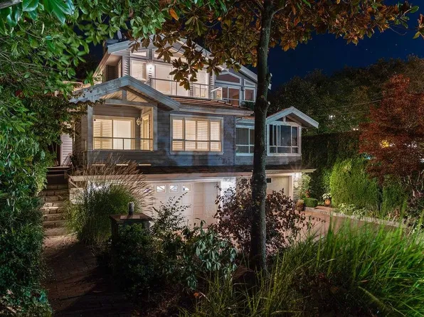 2517 Marine Dr, West Vancouver, BC V7V 1L5