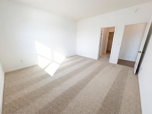 4th image of 10925 Glacier Ln N