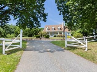 33 Valley Rd, Topsfield, MA 01983