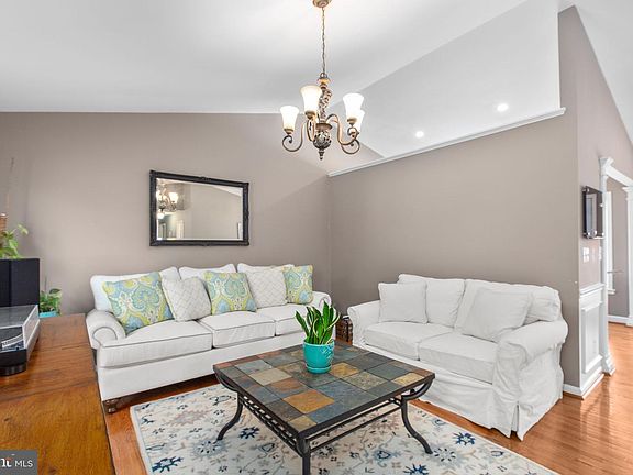 5th image of 11109 Surry Woods Ct