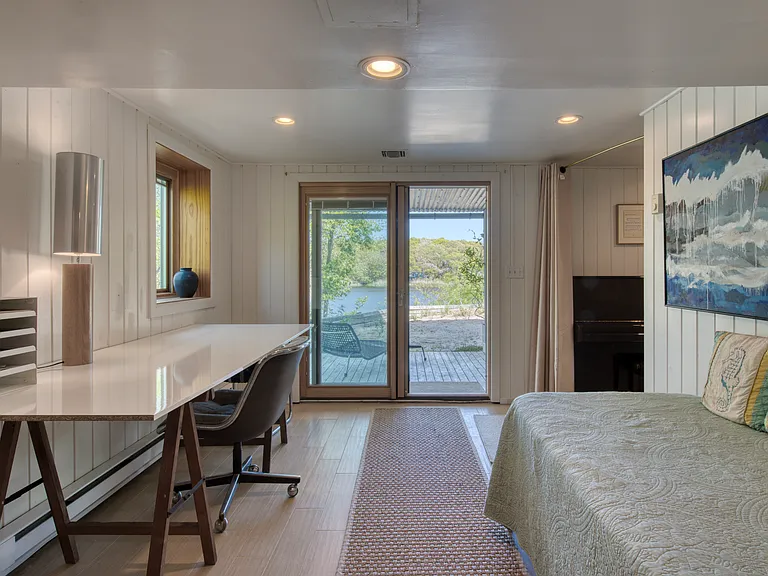 2045 Lake Dr — Photo 15