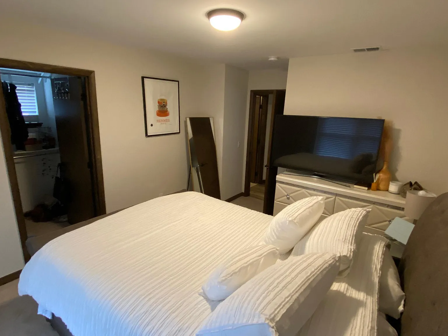 2 bed, 1100 sqft, $1,700 — Photo 3