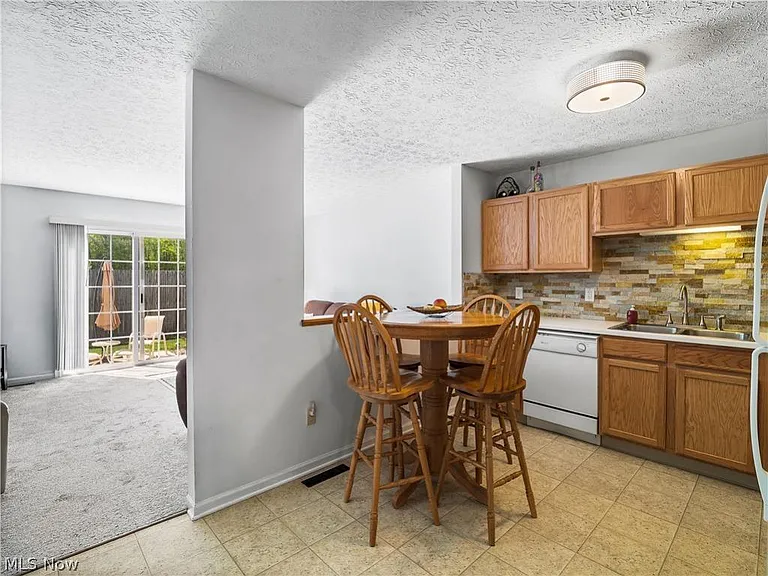 380 Angela Ln #380 — Photo 6