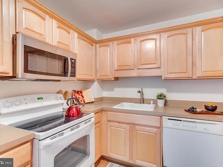 1763 Columbia Rd NW #501 — Photo 7