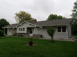 1011 N 6th St, Hiawatha, KS 66434