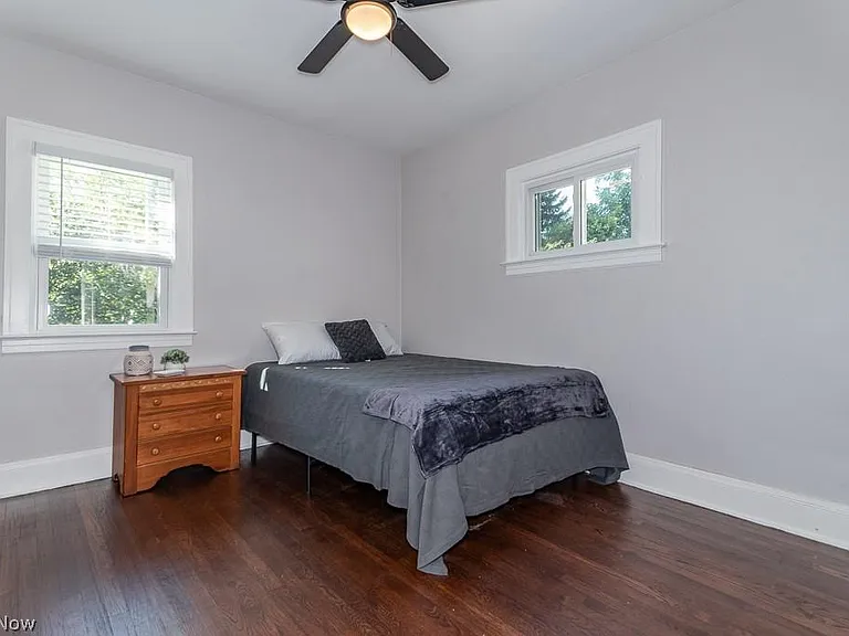 10705 Saint Mark Ave — Photo 28