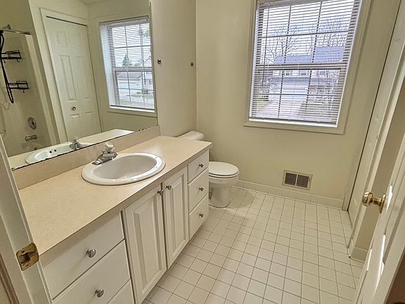 3rd image of 6011 Hart St