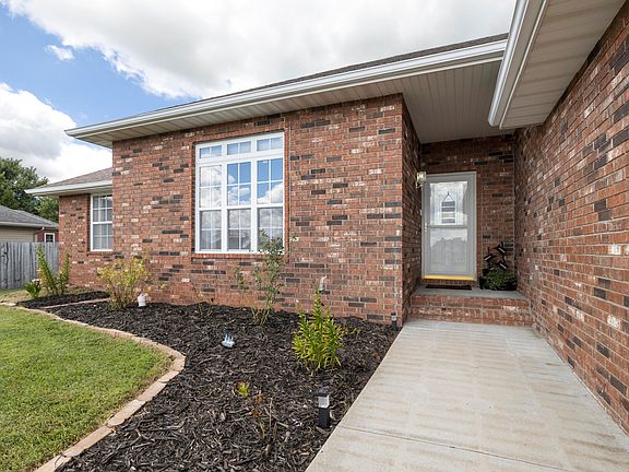 2nd image of 305 Southview Drive