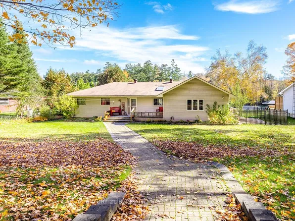 1909 McLeod Dr, Severn, ON P0E 1N0
