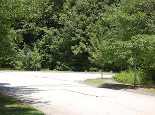 14 Old Tavern Ln, Sutton, MA 01590