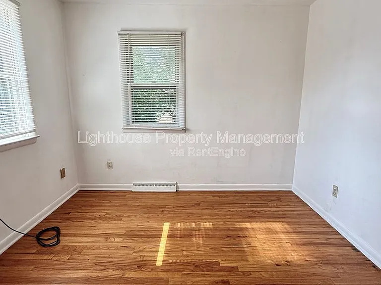 2118 Woodbine Ave — Photo 7