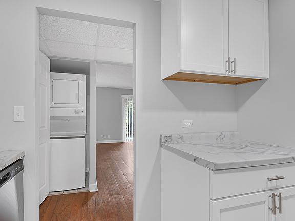 5th image of 3222 Sanders Rd APT 1E