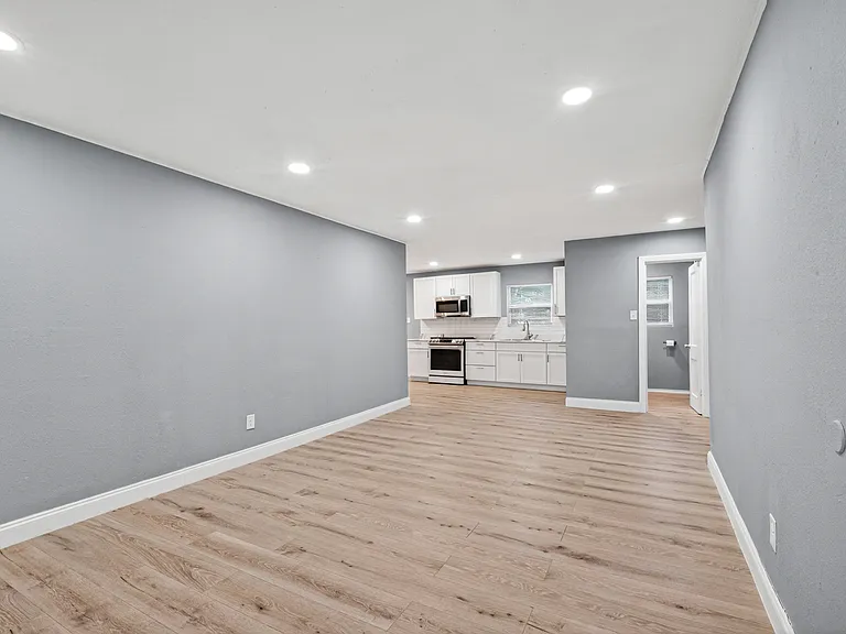 502 Azalea Dr — Photo 6