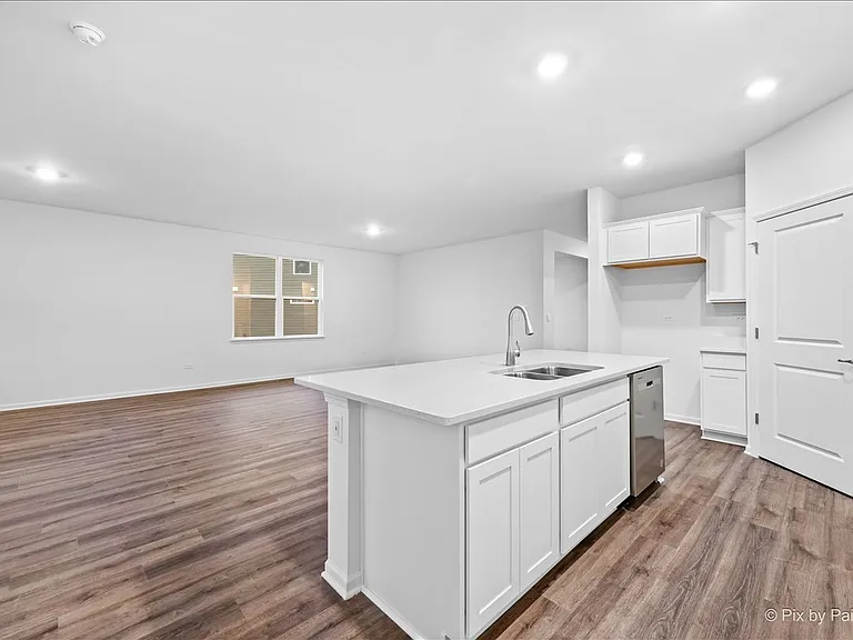 301 Westminster Ct — Photo 16
