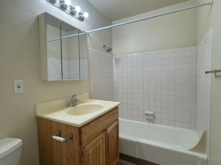 88 Lincoln St — Photo 4