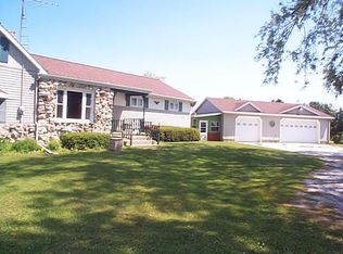 3627 Woodland Dr, Manitowoc, WI 54220