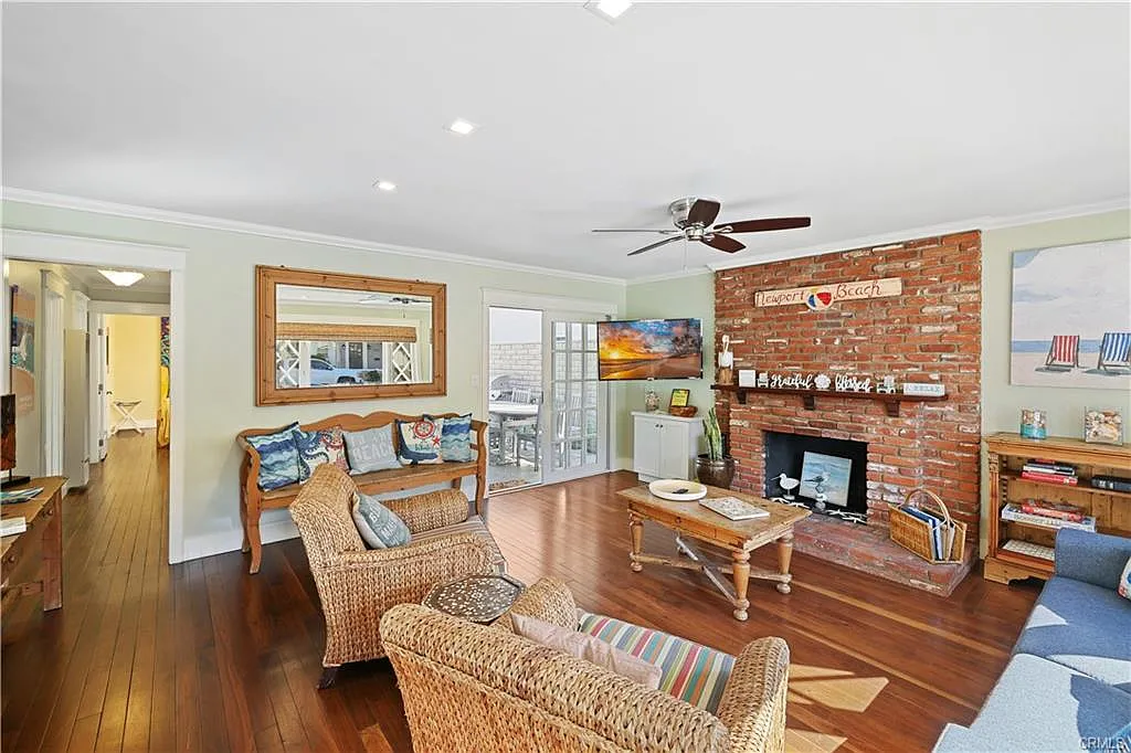 3 bed, 1069 sqft, $6,400 — Photo 4