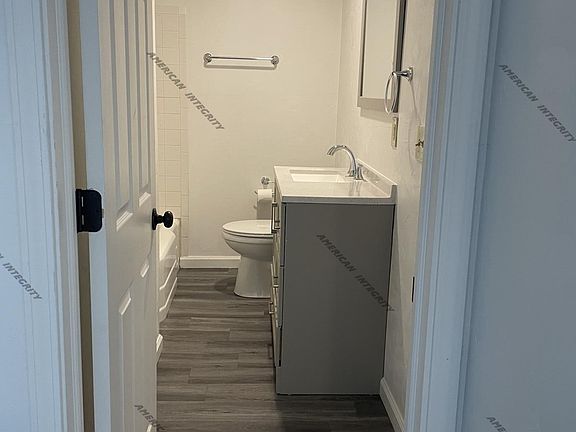 5th image of 2924 Woodway Ave
