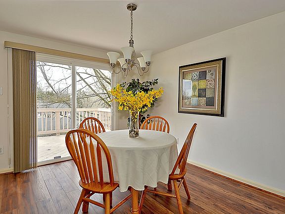 4th image of 1002 Windcroft Glen Ct