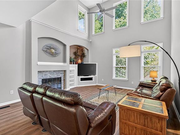 2nd image of 475 Morning Creek Ln