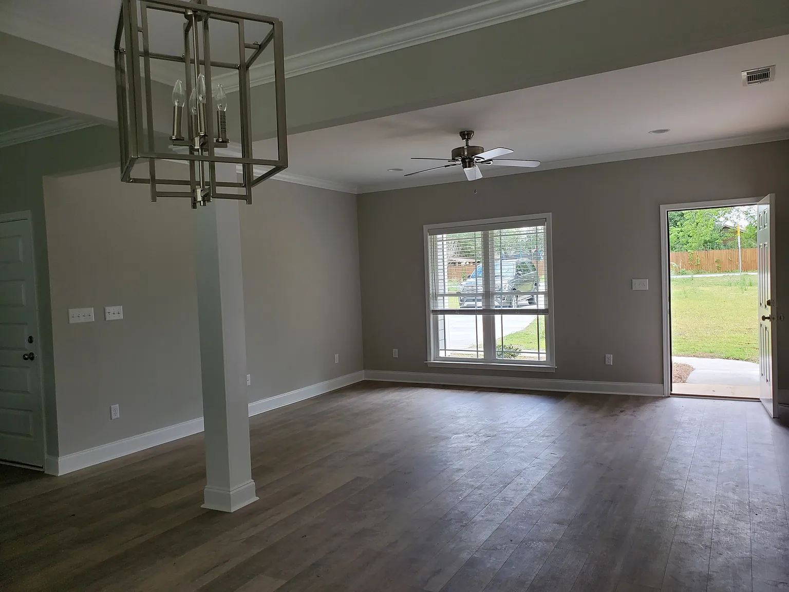 4 bed, 1622 sqft, $1,975 — Photo 4