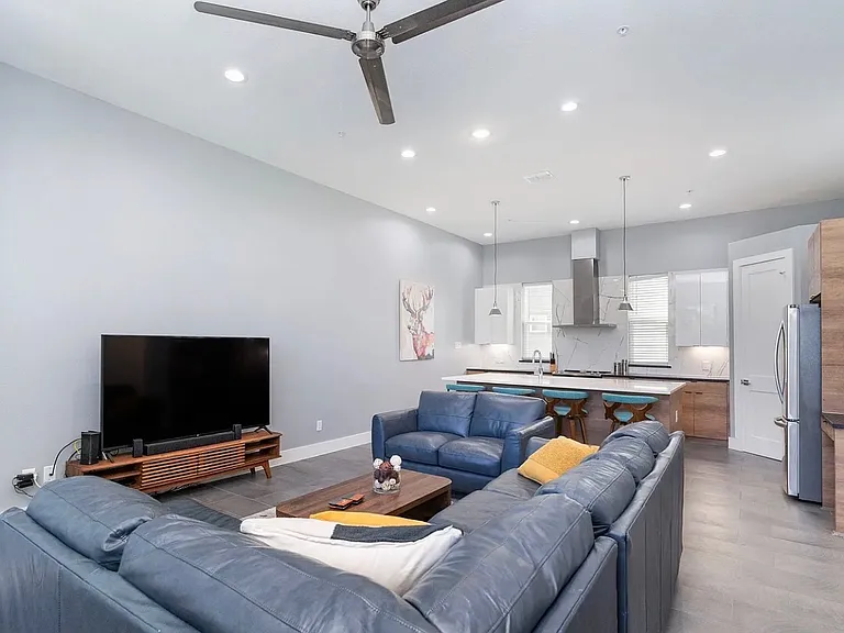 2239 Lovedale Ave — Photo 14