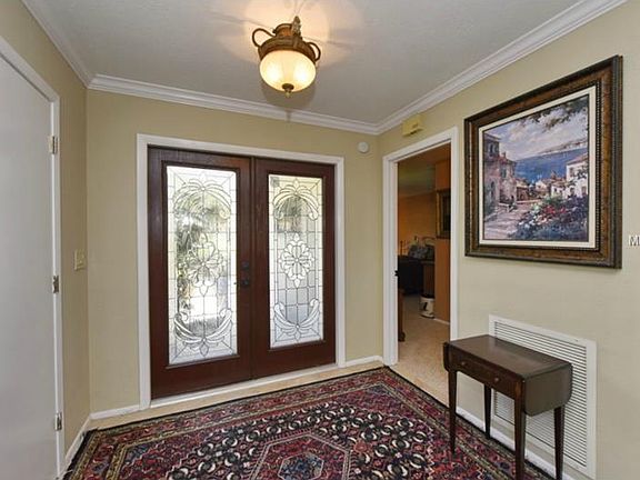 4th image of 18 Waterford Dr