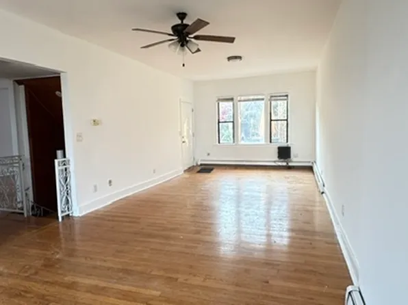 39 Tompkins Circle image 3 of 17