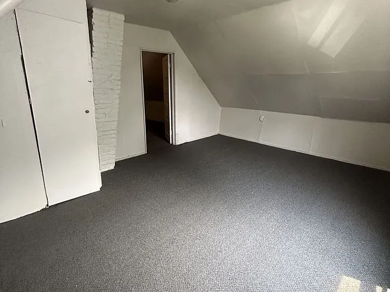 2121 W Brown St — Photo 6