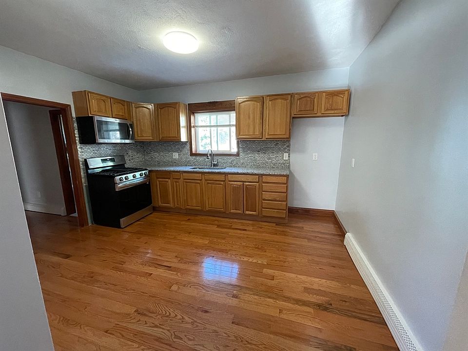 2nd image of 32 Moultrie St
