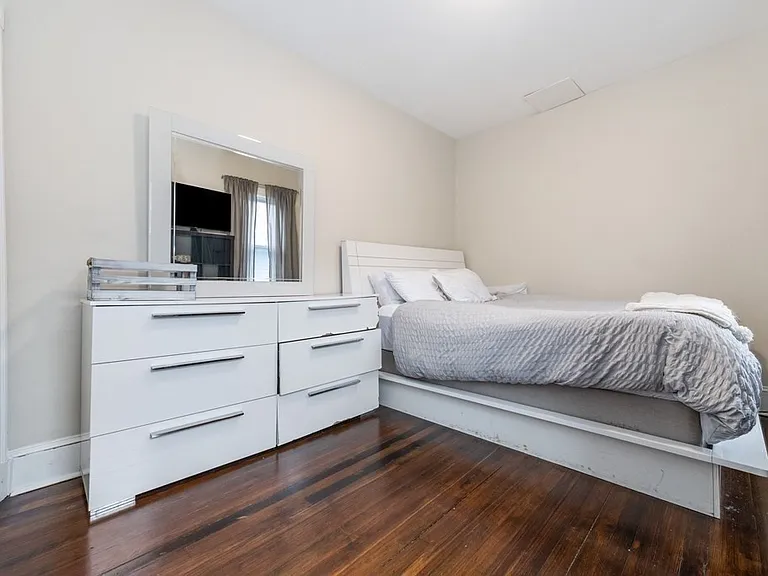 30 Larchmont St #1 — Photo 9