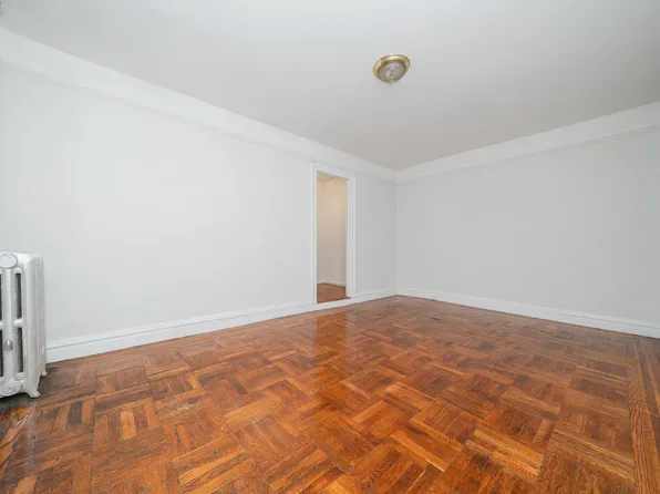 56 Bennett Avenue image 7 of 9