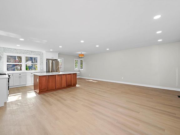 2nd image of 6616 Fernwood Dr