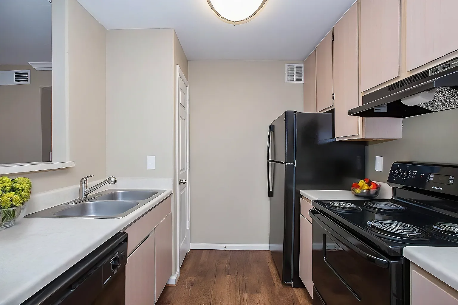 Kingsgate Apartments — Photo 2