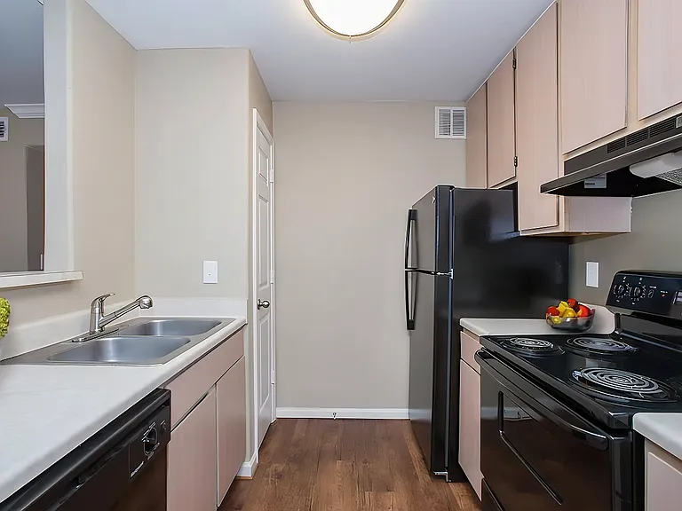 Kingsgate Apartments — Photo 2