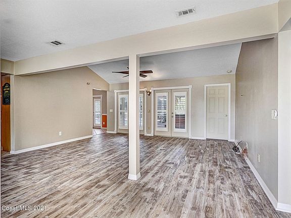 5th image of 1282 York Cir