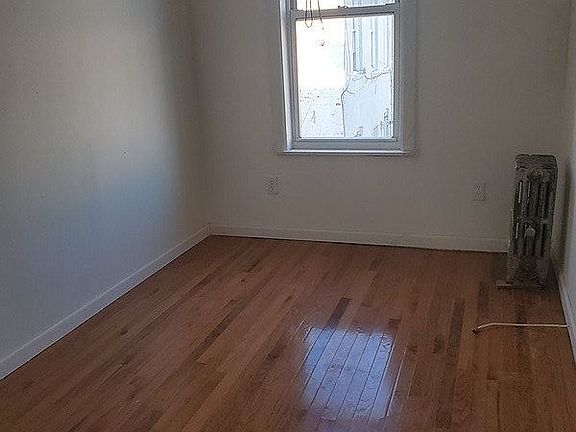 5th image of 8709 32nd Ave
