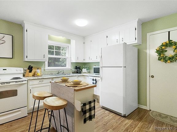 4th image of 7754 Kelly Ave