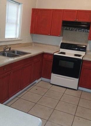4th image of 3301 E 38th Ave